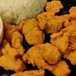 ข้าวหน้าไก่ทอด(น้ำจิ้มไก่) แถมไข่ดาวทุกจาน