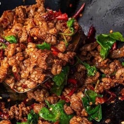 กระเพราหมูสับ (กับข้าว)