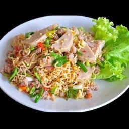 ยำมาม่าหมูยอหมูสับ