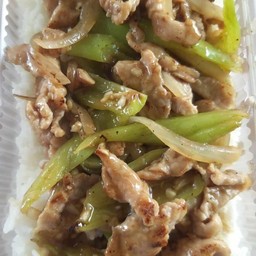 ไก่ผัดพริกหยวก
