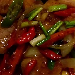 ผัดพริกเผาเนื้อราดข้าว