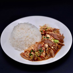 ข้าวกะเพราขาหมู