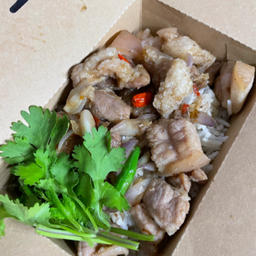 หมูสามชั้นผัดกะปิราดข้าว