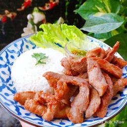 ข้าวหมูทอด x น้ำจิ้มบาบีคิว