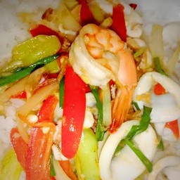 ข้าวผัดพริกหยวกทะเล