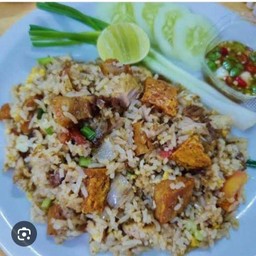 ข้าวผัดหมูกรอบ
