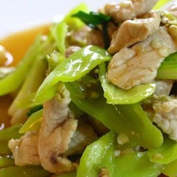 ข้าวหมูผัดพริกหยวก