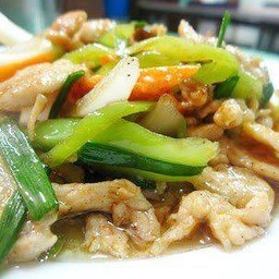 ผัดพริกหยวกไก่ราดข้าว