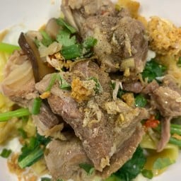 เกี๊ยวหมูตุ๋นแห้ง