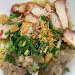 บะหมี่ หมูแดง หมูตุ๋น