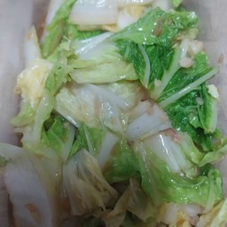 ผัดผักกาดขาวราดข้าว