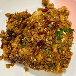 พี่เข้มกะเพรา 25 บาท  ห้วยม่วง