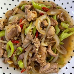 ผัดพริกหยวกหมูราดข้าว