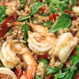 กะเพราหมูสับ+กุ้ง(กับข้าว)