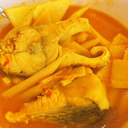 แกงส้มปลากระพงยอดมะพร้าว