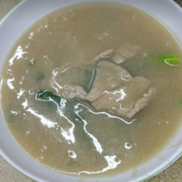 ราดหน้าหมูเส้นใหญ่