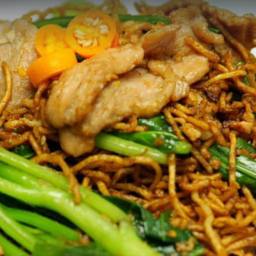 ผัดซีอิ๊วหมูเส้นใหญ่