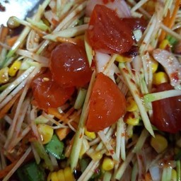 ยำมะม่วงไข่แดงเค็ม