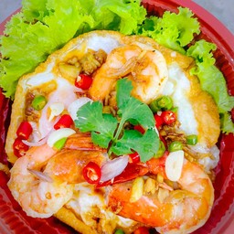 ข้าวไข่กรอบกุ้งกระเทียมพริกน้ำปลา