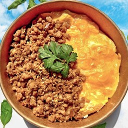 ข้าวไข่ข้นไก่กระเทียม