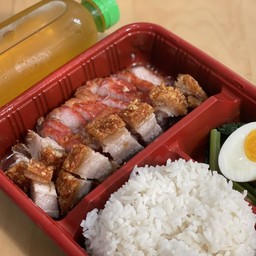 เซ็ตข้าวหมูแดงหมูกรอบจุใจ แถมฟรี++น้ำเก็กฮวย