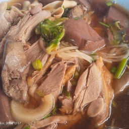 เส้นเล็กเป็ดพะโล้
