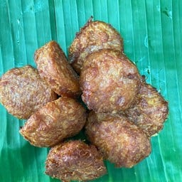 หมูก้อนกระเทียม 4 ชิ้น