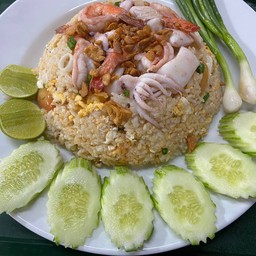 ข้าวผัดทะเลจานใหญ่