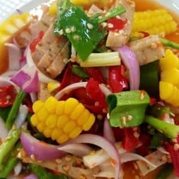 ยำข้าวโพดหมูยอ