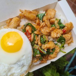 ข้าว ผัดกะเพรา ไข่ดาว