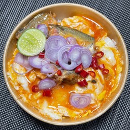 ข้าวไข่ขยี้ปลากระป๋อง