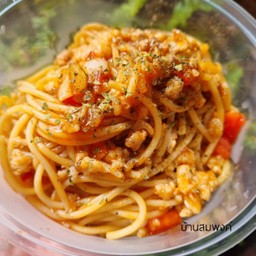 สปาเก็ตตี้ผัดซอสมะเขือเทศ