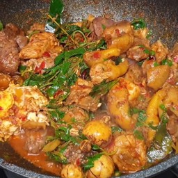 ผัดเผ็ดราดข้าว