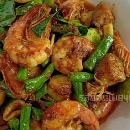 พริกแกงทะเลราดข้าว