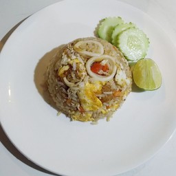 ข้าวผัดปลาหมึก