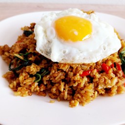 ข้าวคลุกกะเพราหมูสับ