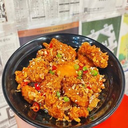 ข้าวไก่ทอดเกาหลีพริกกระเทียม ไข่ดองซีอิ๊ว