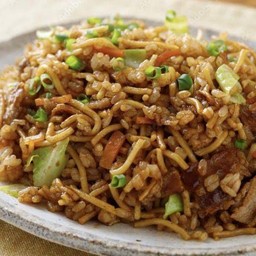 ข้าวผัดเส้นยากิโซบะ