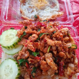 กะเพราไก่เนี้อล้วน+ไข่ดาว  พร้อมน้ำซุป