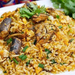 ข้าวผัดปลากระป๋อง