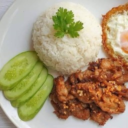 ข้าวหมูชิ้นกระเทียม