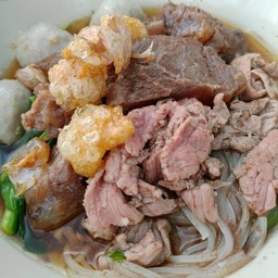 ก๋วยเตี๋ยวเนื้อน้ำตก