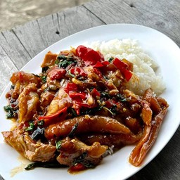 ข้าวกระเพราขาหมู