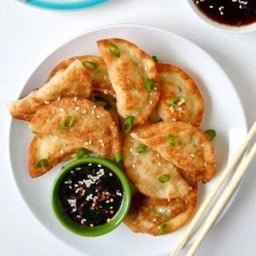 เกี๊ยวซ่า 6 ชิ้น