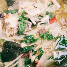 ต้มไก่บ้านใส่หน่อไม้ดอง