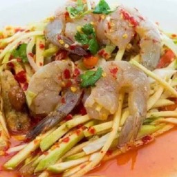 [ส้มตำเจ้เก๋ครกแตกซีฟู้ด] ตำมะม่วงกุ้งสด