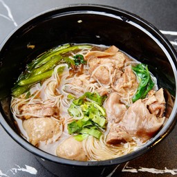 เส้นหมี่หมูตุ๋น