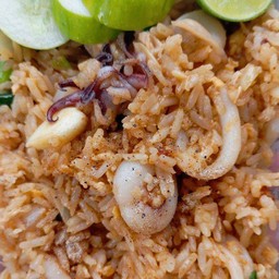 ข้าวผัดปลาหมึก