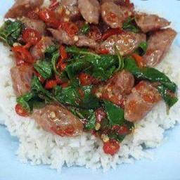 กระเพราแหนมราดข้าว