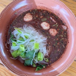 ก๋วยเตี๋ยวเรือเส้นเล็กหมูน้ำตก